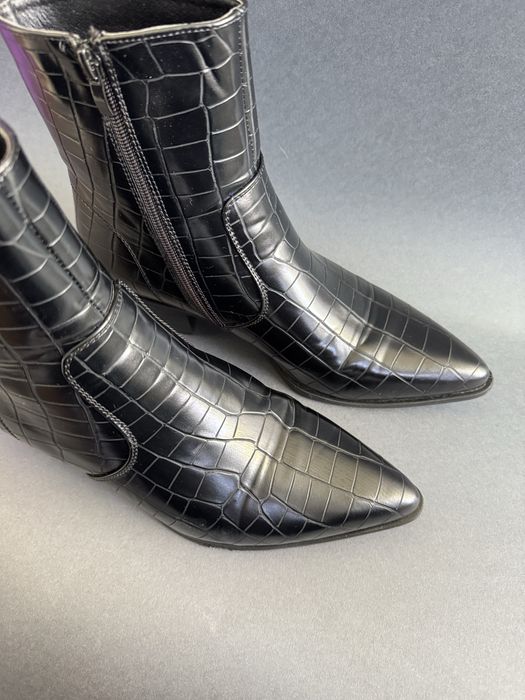 Жіночі черевики козаки