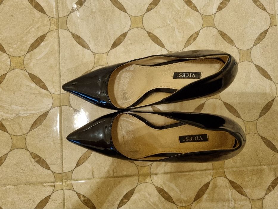 Buty na obcasie r.38