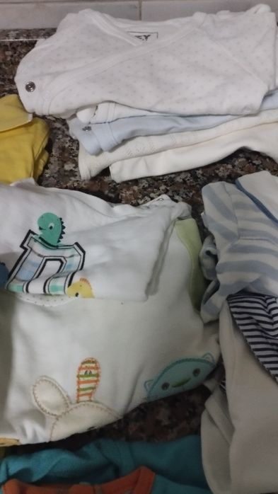 Calçado e roupa até aos quatro anos