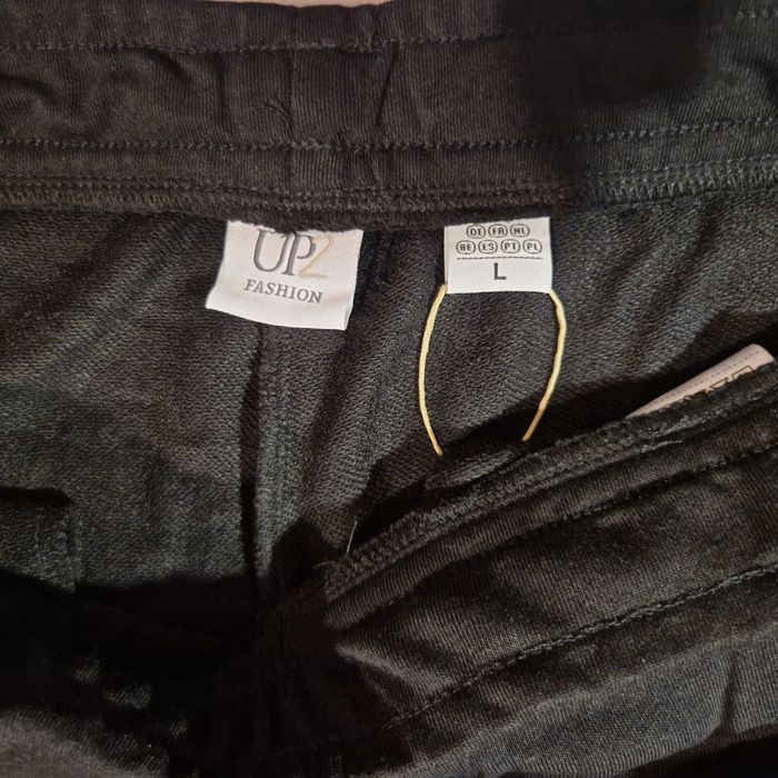 Calções em tecido com bolsos laterais
Novo por estrear
N 46 L
N 50 xl