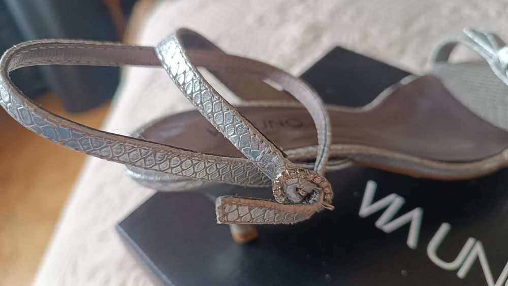 Sandália prata (cobra metal) da Via Uno