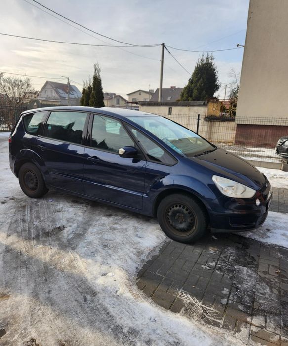 Ford a max 2.0 benzyna 145 km klimatronic 7 osób