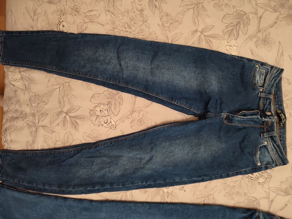 Продам джинсы женские