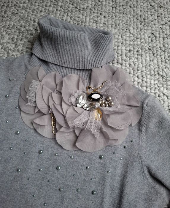 Piekny ozdobny golf szary S 36