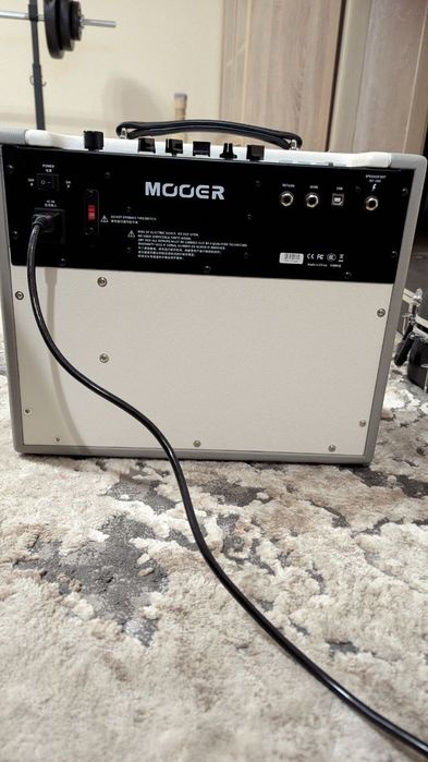 Комбопідсилювач MOOER SD30