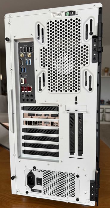 PC Desktop High-End Gaming/Trabalho (Ryzen 9 5900X, RTX 3070 OC, 32GB RAM, 1TB NVMe) + Setup 2 Monitores LG com Suporte Duplo