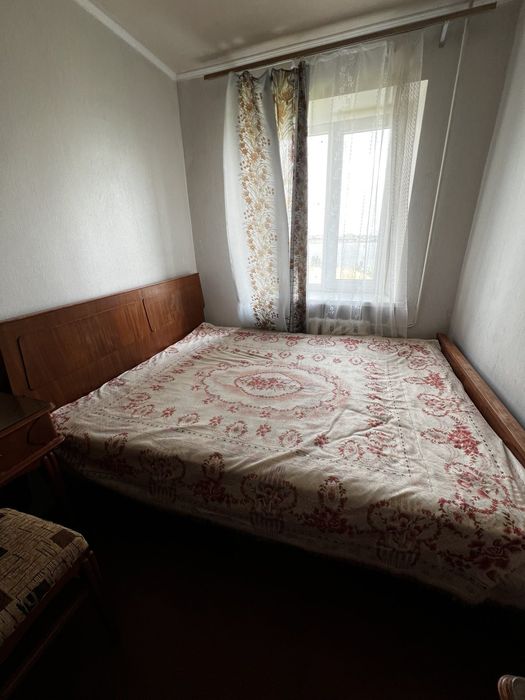 Продам спальный гарнитур красное дерево. Есть торг.