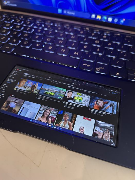 ASUS ZenBook 15 (UX534FA) | i7-10510U / 8GB RAM / 512GB SSD / ScreenPad