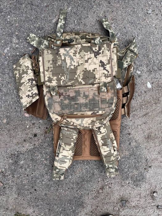 Плитоноска з підсумками