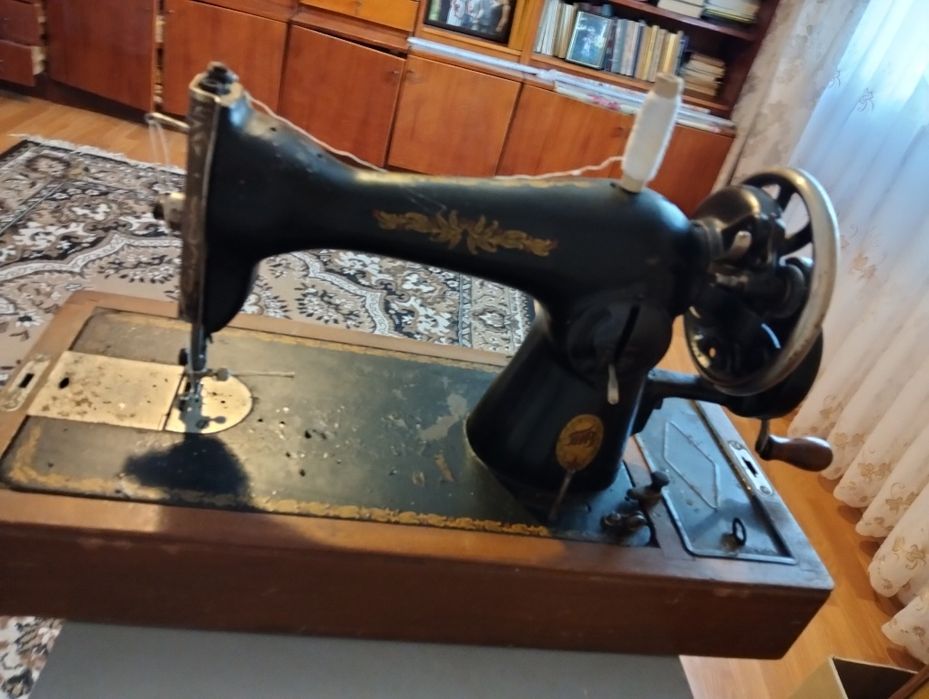 Швейна машинка стара