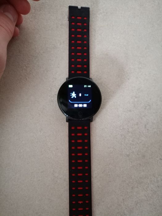 Smartwatch z ładowarką - Funkcje zdrowotne i sportowe - idealny