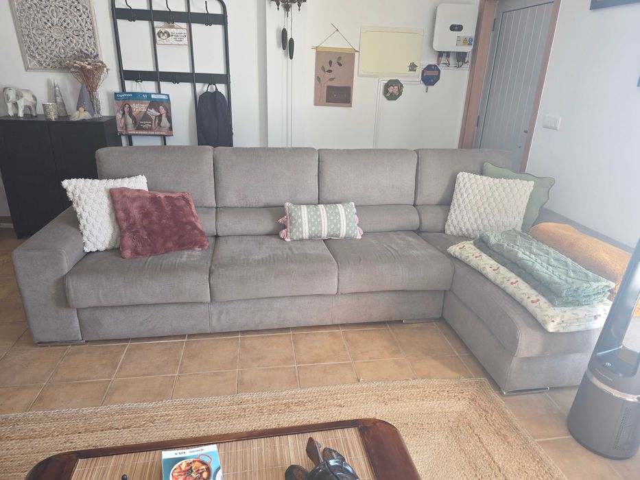 Sofá com chaise long