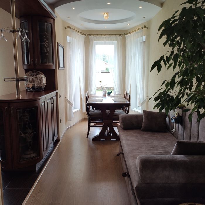 Продається будинок 142м2, 4 кімнати, 6 соток землі, 2 санвузла.