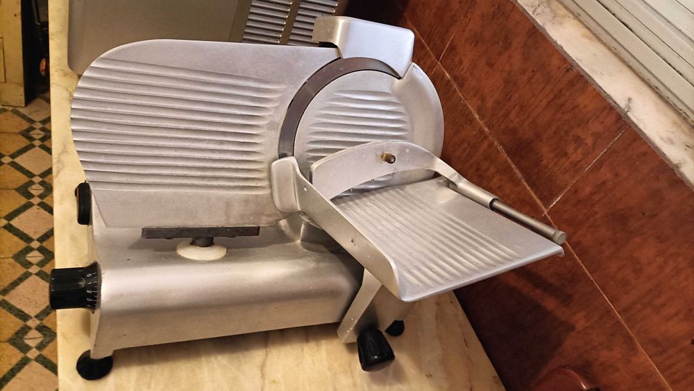 Máquina de cortar fiambre e outros