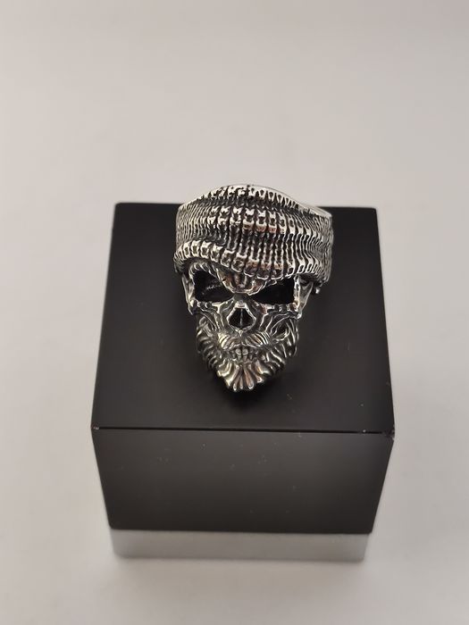 Серебряное кольцо череп