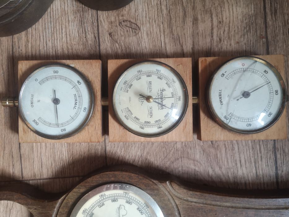 Барометры. Барометры с часами.