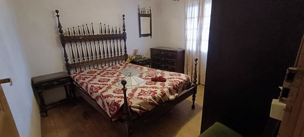 Moradia R/C e 1° andar com garagem  e terreno