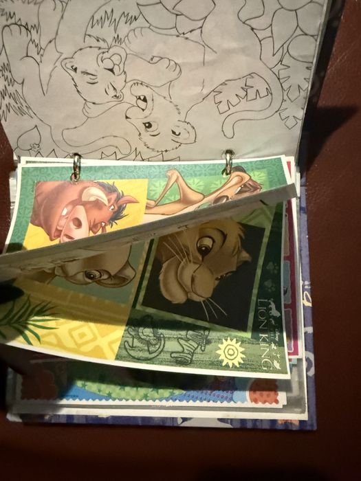 Maly segregator z karteczkami 102 szt karteczki do segregatora