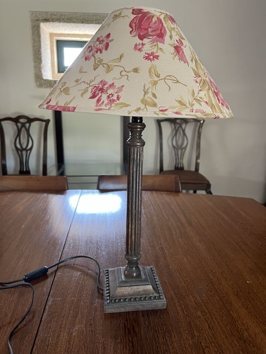 Candeeiro, ideal para quarto ou sala