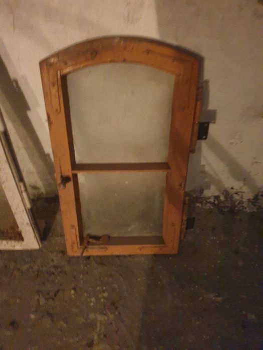 Stare okna z szybami, loft, Prl.