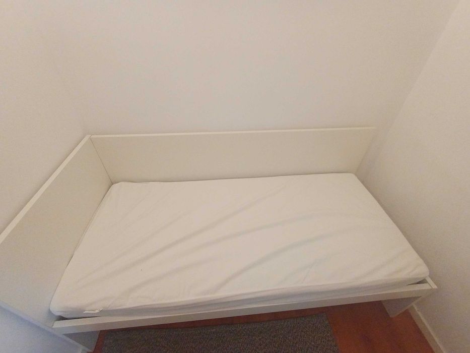 cama solteiro IKEA com estrado  s/ colchão