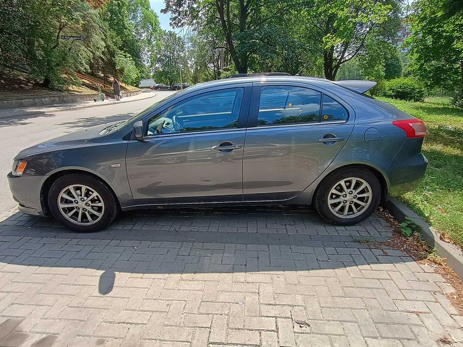 Samochód MITSUBISHI Lancer 1.6