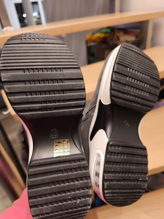 Buty z futerkiem na koturnie