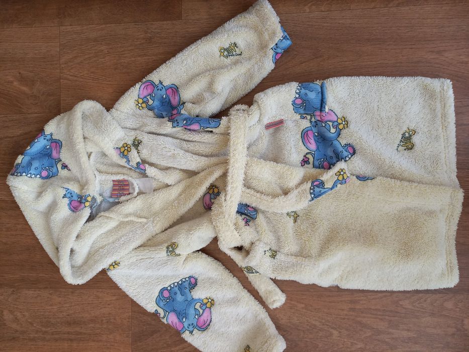 Mięciutki szlafrok dla dziewczynki 128-134 cm