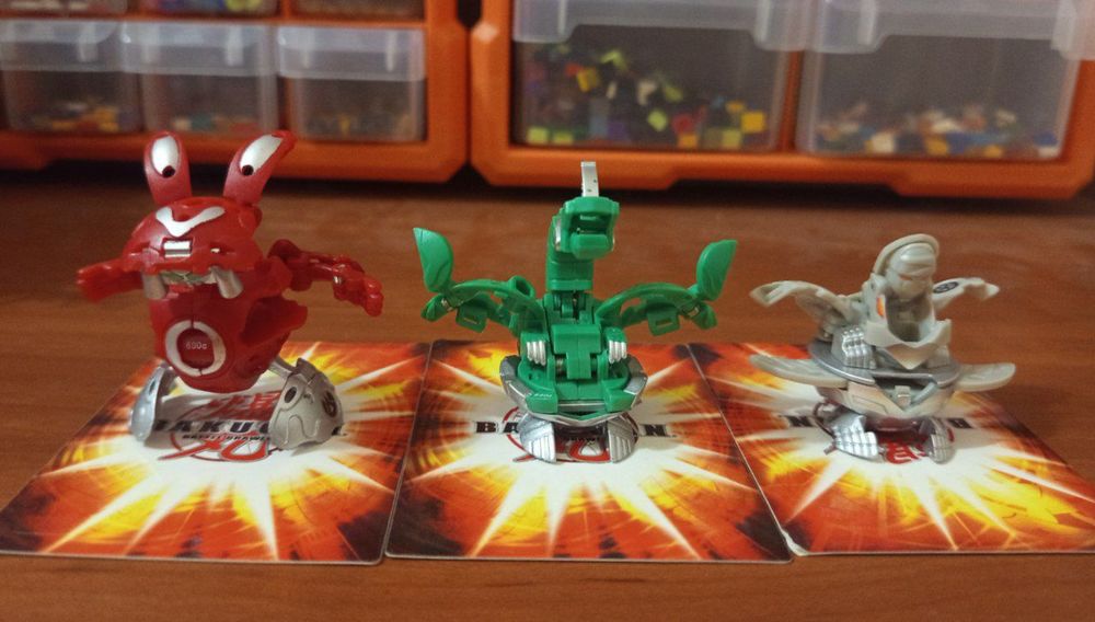 Игрушки hot wheels, bakugan, pokemon