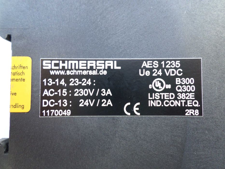 Przekaźnik bezpieczeństwa Schmersal AES 1235