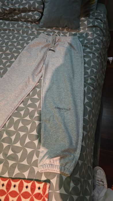 Calças essentials fearofgod novas