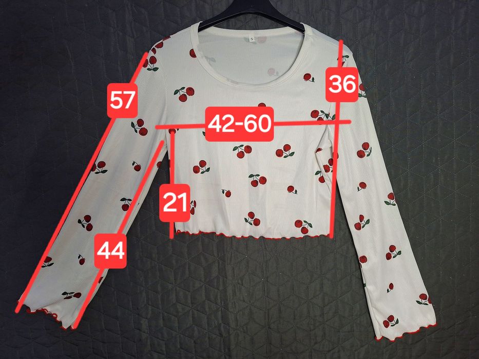 Biały komplet - piżama w wiśnie, prążkowany, crop top + spodnie