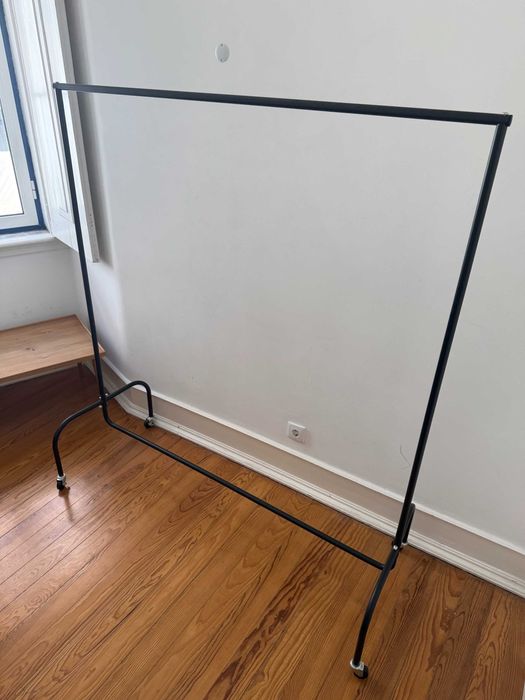 Charriot Preto com Rodas 150x60x170 cm