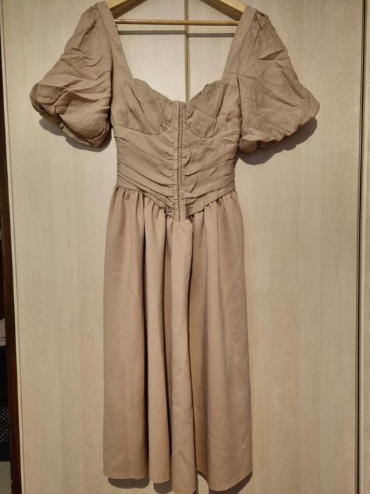 ASOS beżowa sukienka gorsetowa z bufkami. 36 S.