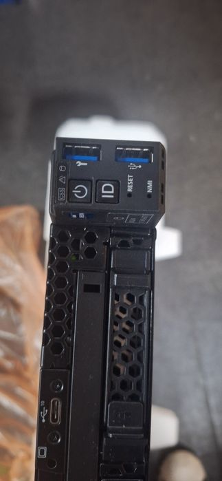 Servidor Fujitsu PRIMERGY RX1330 M5 novo em caixaNovo na caixa