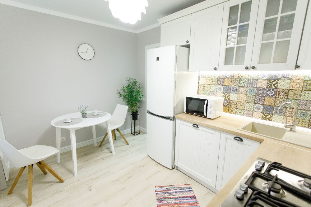 Апарт-Готель "LAVINA". пр. Лушпы, 5 навпроти ТРЦ Лавіна, з Джакузі