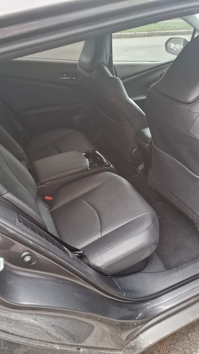 Продам Toyota prius prime