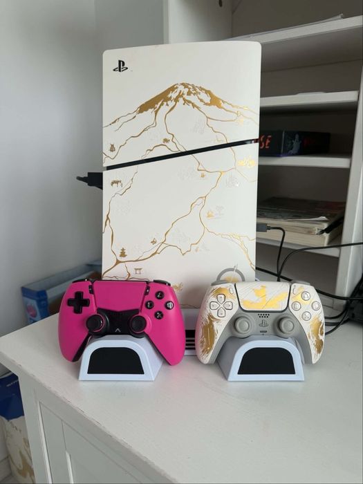 PlayStation 5 PS5 Slim Digital 1TB + edycja Ghost of Tsushima + 2 pady + stacja dokująca