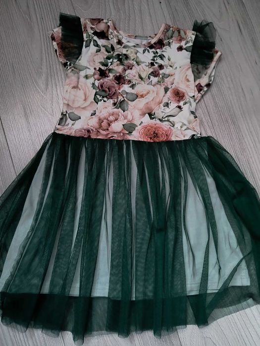 Śliczna sukieneczka dla dziewczynki 116