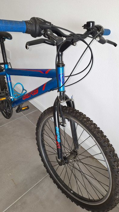 Bicicleta de montanha em bom estado. Roda 24 com 18 velocidades