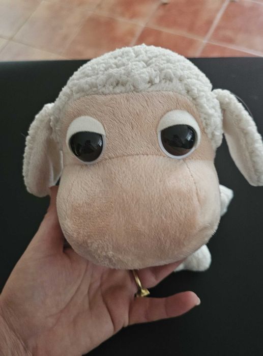 Boneco peluche ovelha