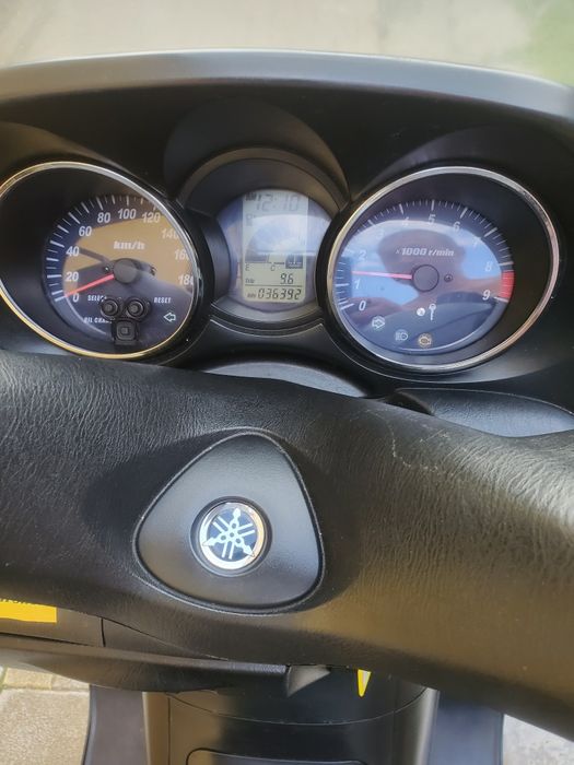 Продам  ямаха маджесті 400