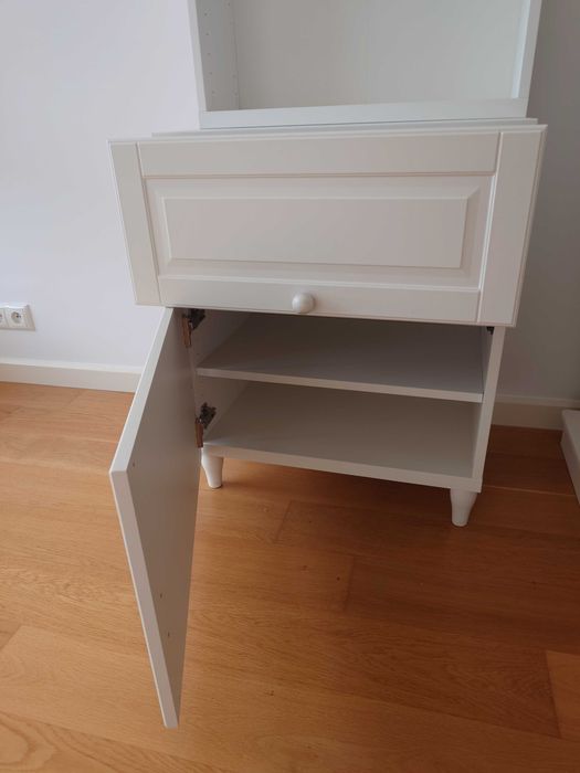 Komplet białych szafek w b. dobrym stanie