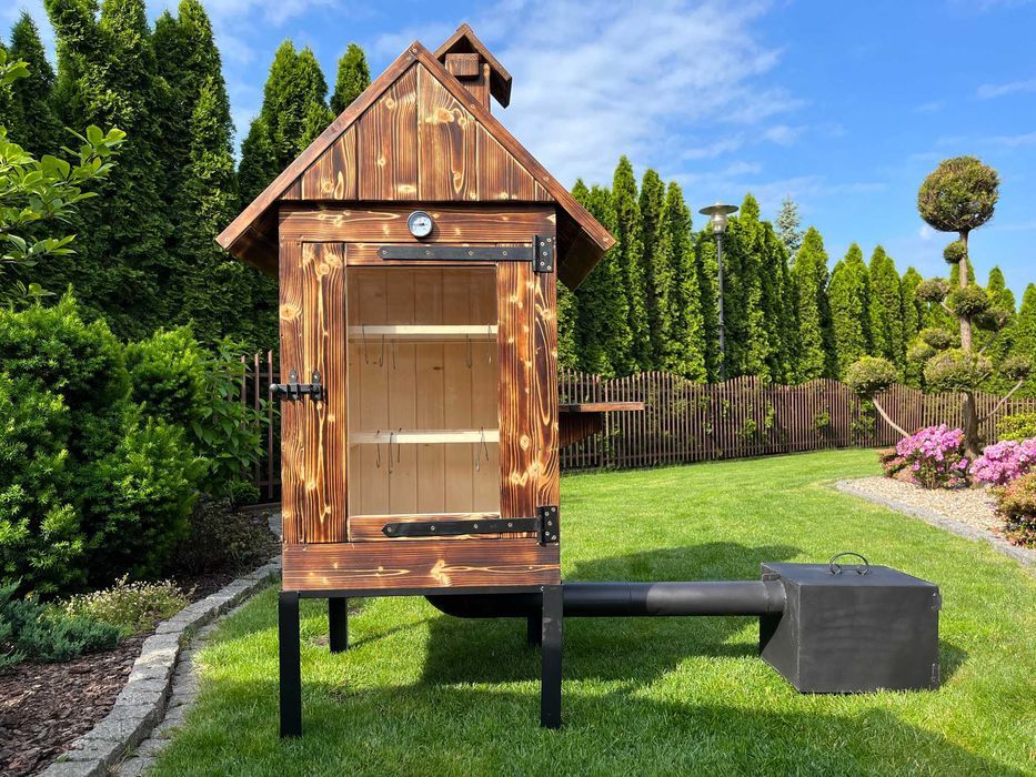 Wędzarnia drewniana ogrodowa TOKO Ocieplona + GIGA PALENISKO