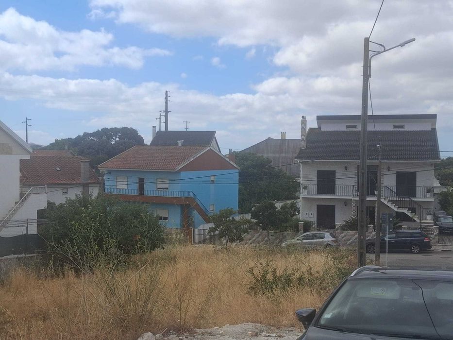 Terreno urbano Zambujal em loures