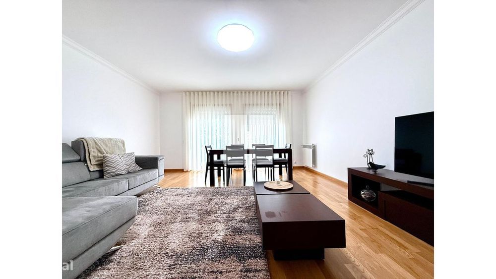 Apartamento T3 c/ Terraço e Garagem