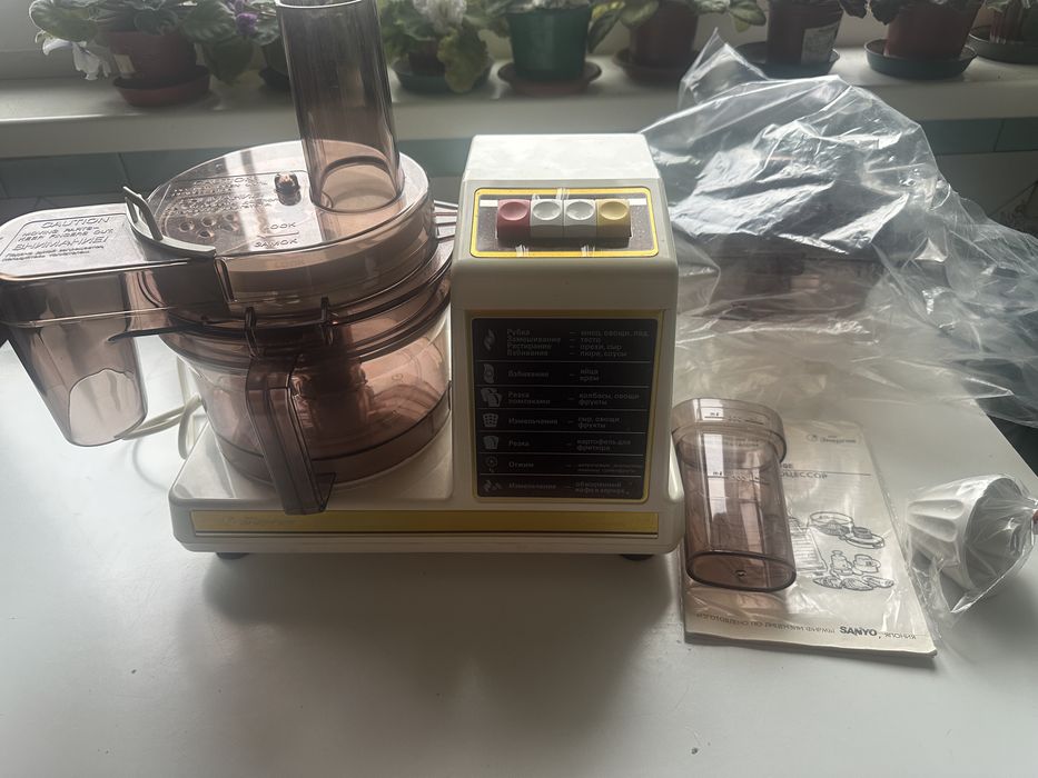 Кухонный комбаин , процессор Энергия Кп 1580е