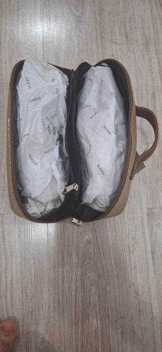 Kosmetyczka guess