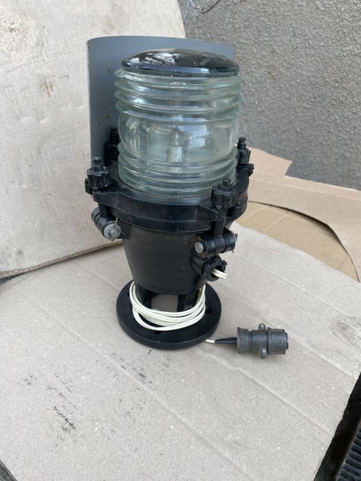 Огонь судовой белый…