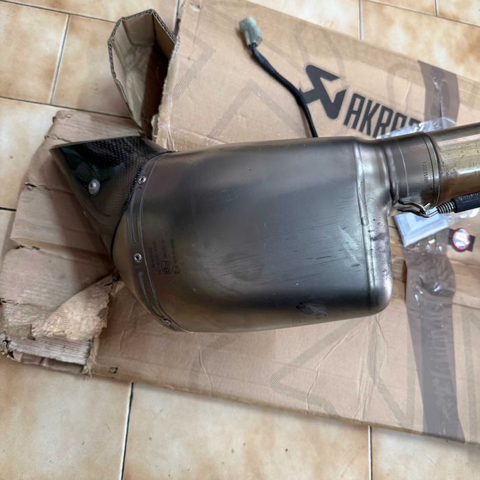 Escape Akrapovic Titanium Carbono Tracer 700 Euro 5 + Acrescento Sonda